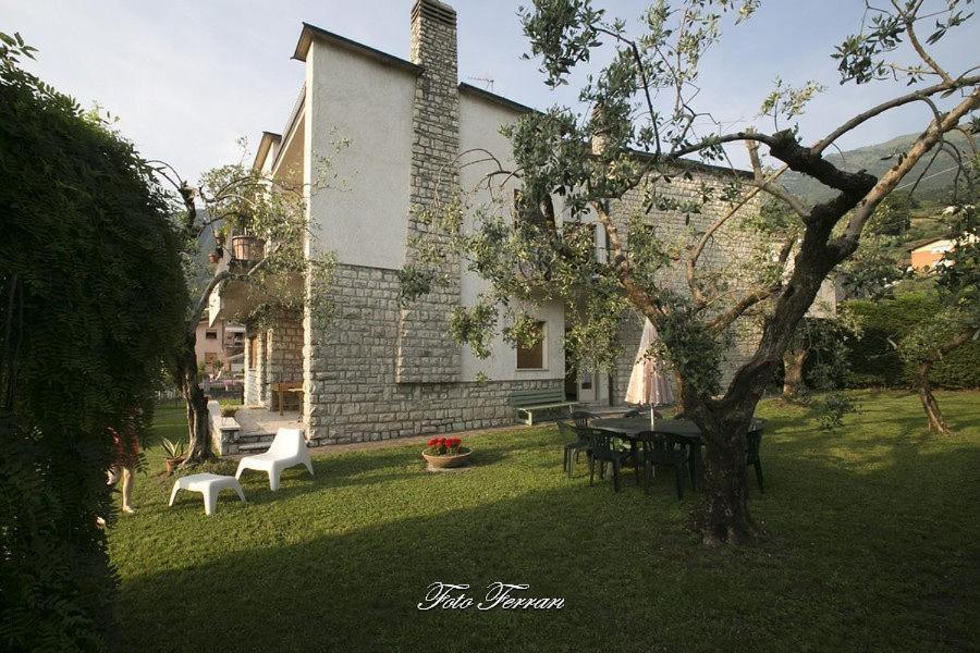 Casa Vacanze Gli Ulivi Del Lago Villa ซาเลมาราซิโน ภายนอก รูปภาพ