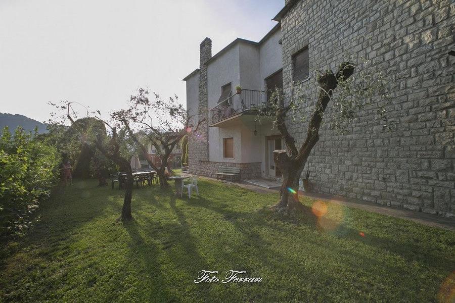 Casa Vacanze Gli Ulivi Del Lago Villa ซาเลมาราซิโน ภายนอก รูปภาพ